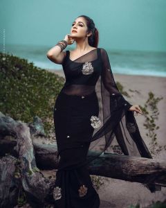 malavika-wales-instagram-picuki-020