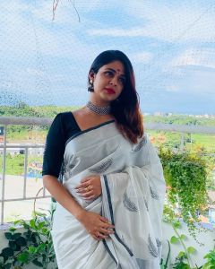 malavika-wales-instagram-picuki-023