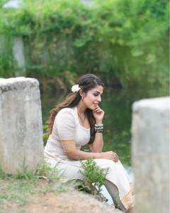 malavika-wales-latest-photoshoot-in-Kerala-style-