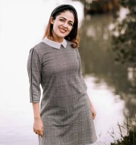 malavika-wales-without-makeup-photos-hd-001