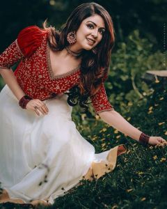 malavika-wales-without-makeup-photos-hd-002