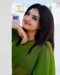 malavika-in-parrot-green-colour-chiffon-saree-photos-001