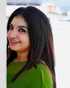 malavika-in-parrot-green-colour-chiffon-saree-photos-002