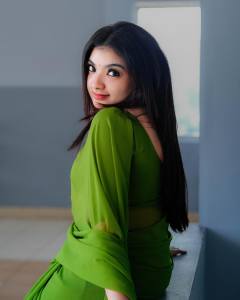 malavika-in-parrot-green-colour-chiffon-saree-photos-003