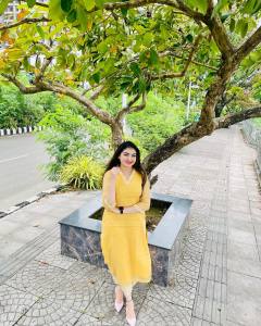 malavika-nair-in-yellow-chiridar-photos-004