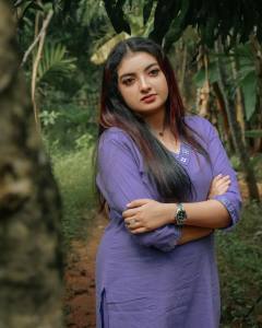 malavika-nair-new-hair-color-and-style-photos-003
