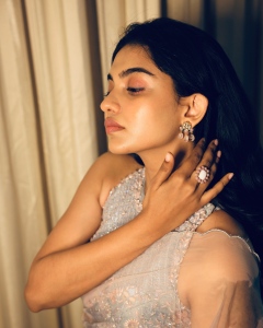 mamitha-baiju-in-Organza-Saree-with-blouse-style-look-photos-002