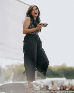 mamitha-baiju-in-loose-pant-with-sleeveless-top-photos-002