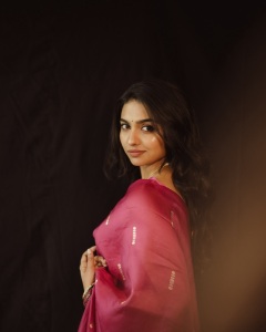 mamitha-baiju-in-rani-pink-saree-photos-005