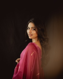 mamitha-baiju-in-rani-pink-saree-photos