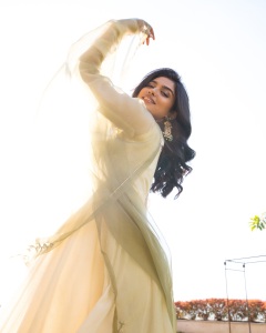 mamitha-baiju-in-white-full-sleeve-churidar-dress-photos-002
