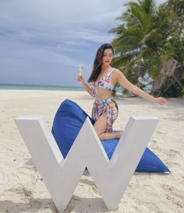 mamta-mohandas-at-maldives-beach-photo-003