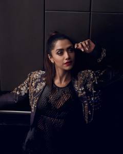 mamta-mohandas-in-black-dress-003