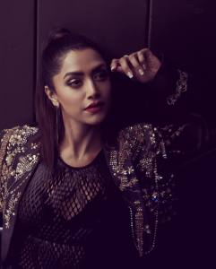 mamta-mohandas-in-black-dress