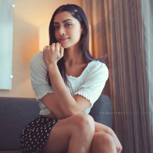 mamta-mohandas-in-dot-print-shorts-photos-001