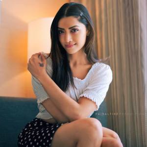 mamta-mohandas-in-dot-print-shorts-photos