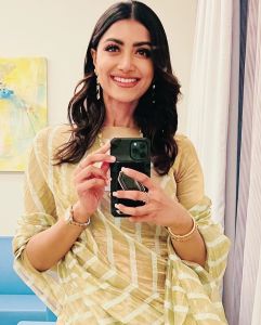 mamta-mohandas-in-golden-colour-sarees-images-003
