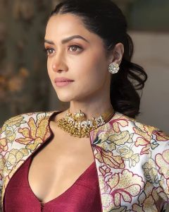 mamta-mohandas-in-red-dress-images-003