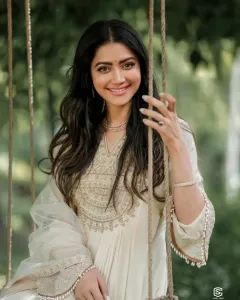 mamta-mohandas-new-dressing-style-photos-002
