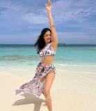 mamta-mohandas-at-maldives-beach-photo-002