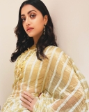 mamta-mohandas-in-golden-colour-sarees-images-002