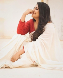 actress-manjima-mohan-onam-kerala-saree-photos