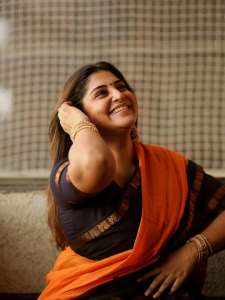 manjima-mohan-in-black-check-pattu-saree-with-orange-border-traditional-look-photos-004