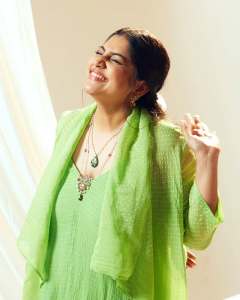 manjima-mohan-in-green-dress-latest-style-ideas-photos-006