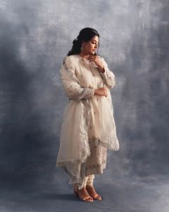 manjima-mohan-in-white-salwar-with-heavy-work-images-001