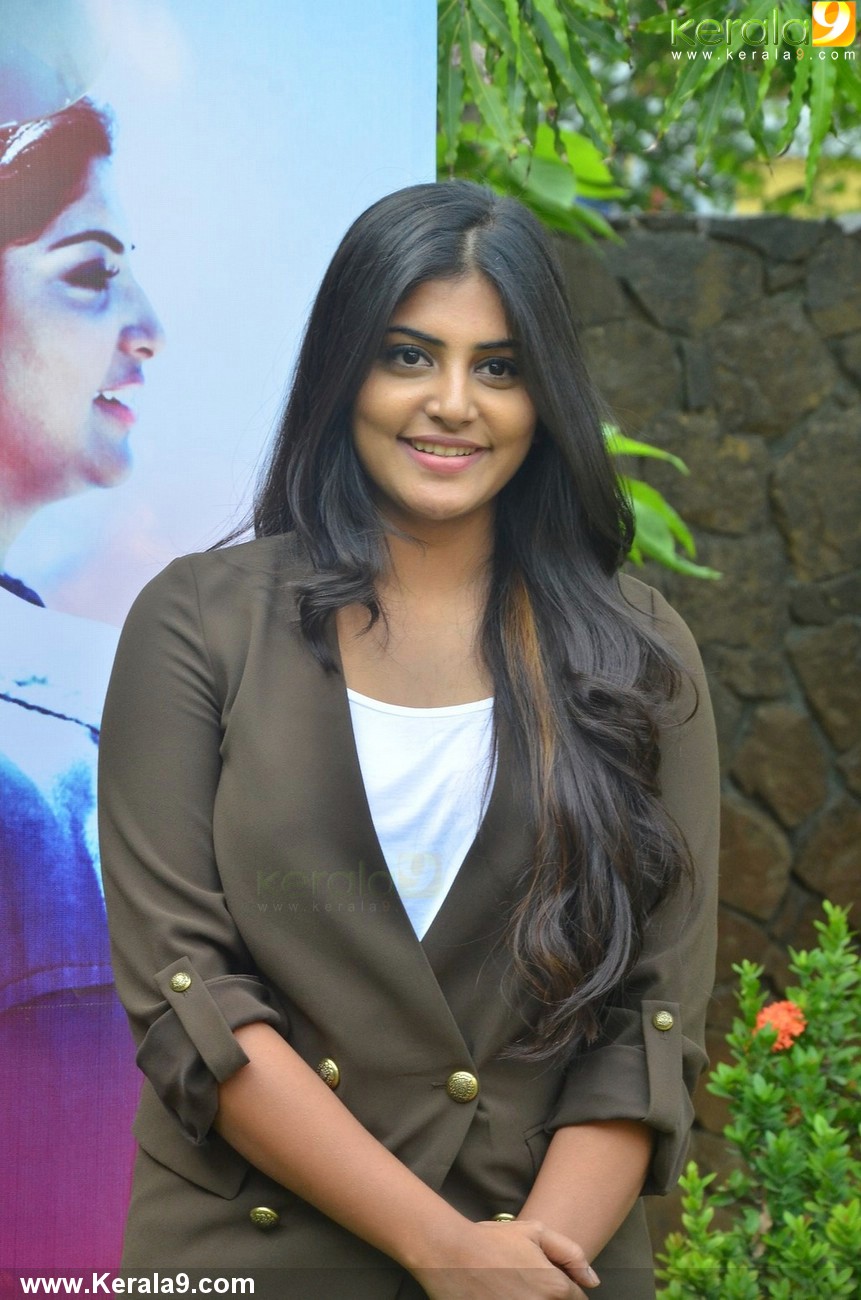 manjima-mohan-pictures-300-00156