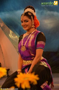 1710manju_warrier_new_stills