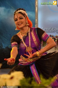 2626manju_warrier_new_stills_2-002