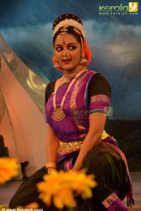 9240manju_warrier_new_stills_2
