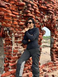 manju-warrier-bmw-bike-photos-latest-013