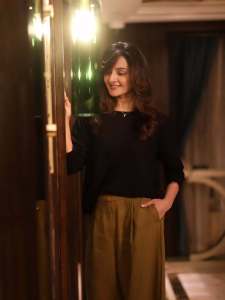 manju-warrier-in-black-and-olive-green-out-outfit-combination-photos-001