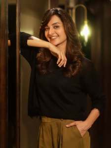 manju-warrier-in-black-and-olive-green-out-outfit-combination-photos-002