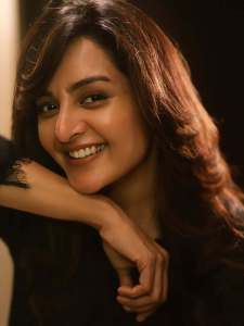 manju-warrier-in-black-and-olive-green-out-outfit-combination-photos-005