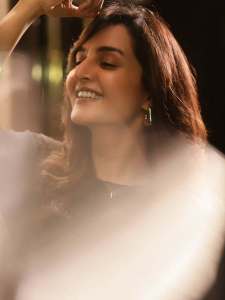 manju-warrier-in-black-and-olive-green-out-outfit-combination-photos-007
