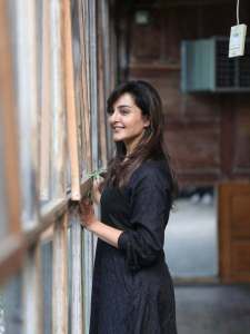 manju-warrier-in-black-frock-dress-style-images-002