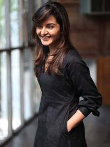 manju-warrier-in-black-frock-dress-style-images-003