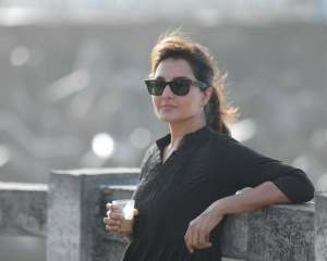 manju-warrier-in-black-outfit-photos-001