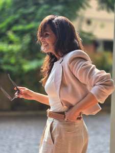 manju-warrier-in-formal-pants-and-blazer-photo-latest-001