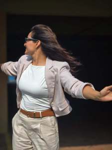 manju-warrier-in-formal-pants-and-blazer-photo-latest-004