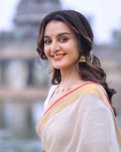 manju-warrier-in-kerala-saree-look-photos-003