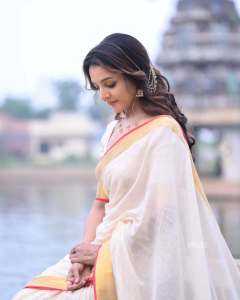 manju-warrier-in-kerala-saree-look-photos-005