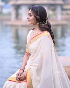 manju-warrier-in-kerala-saree-look-photos-007