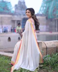 manju-warrier-in-kerala-saree-look-photos-008