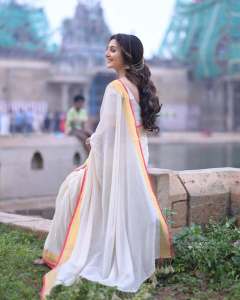 manju-warrier-in-kerala-saree-look-photos-009