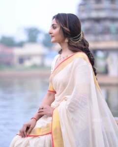 manju-warrier-in-kerala-saree-look-photos-012