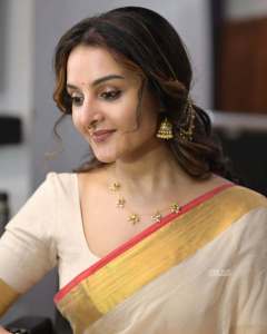 manju-warrier-in-kerala-saree-look-photos-013